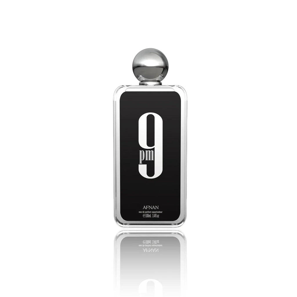 Afnan 9 PM Eau de Parfum 100 ml Flakon auf weißem Hintergrund