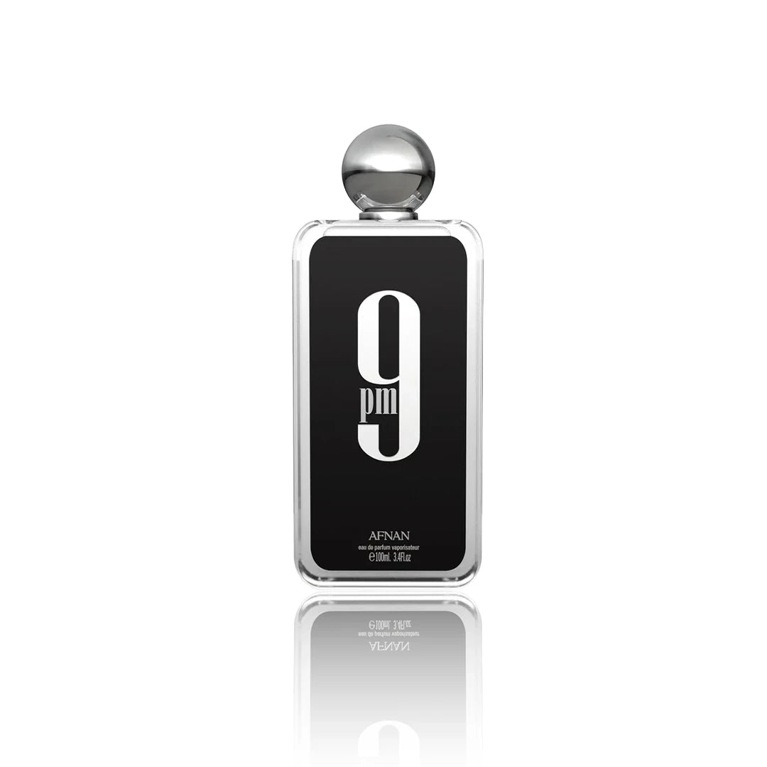 Afnan 9 PM Eau de Parfum 100 ml Flakon auf weißem Hintergrund
