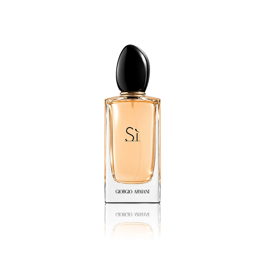 Armani Sì Eau de Parfum 100 ml Flakon auf weißem Hintergrund