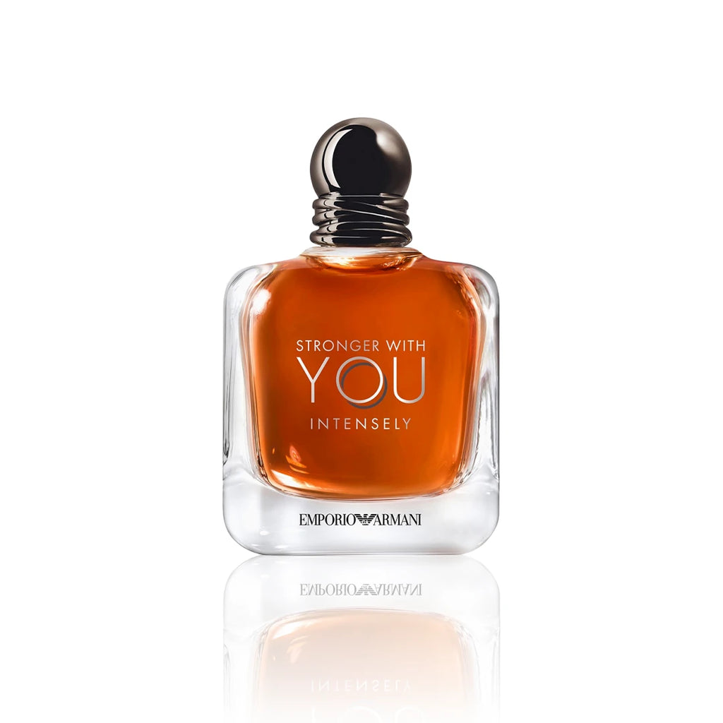 Armani Stronger With You Intensely Eau de Parfum 150 ml Flakon auf weißem Hintergrund.
