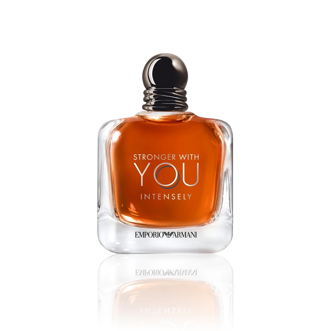 Armani Stronger With You Intensely Eau de Parfum 100 ml Flakon auf weißem Hintergrund.