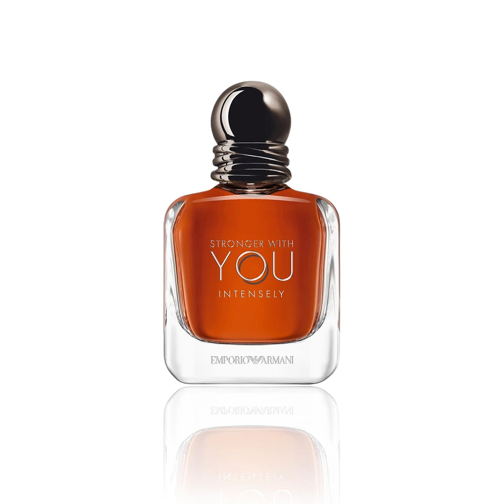 Armani Stronger With You Intensely Eau de Parfum 50 ml Flakon auf weißem Hintergrund.