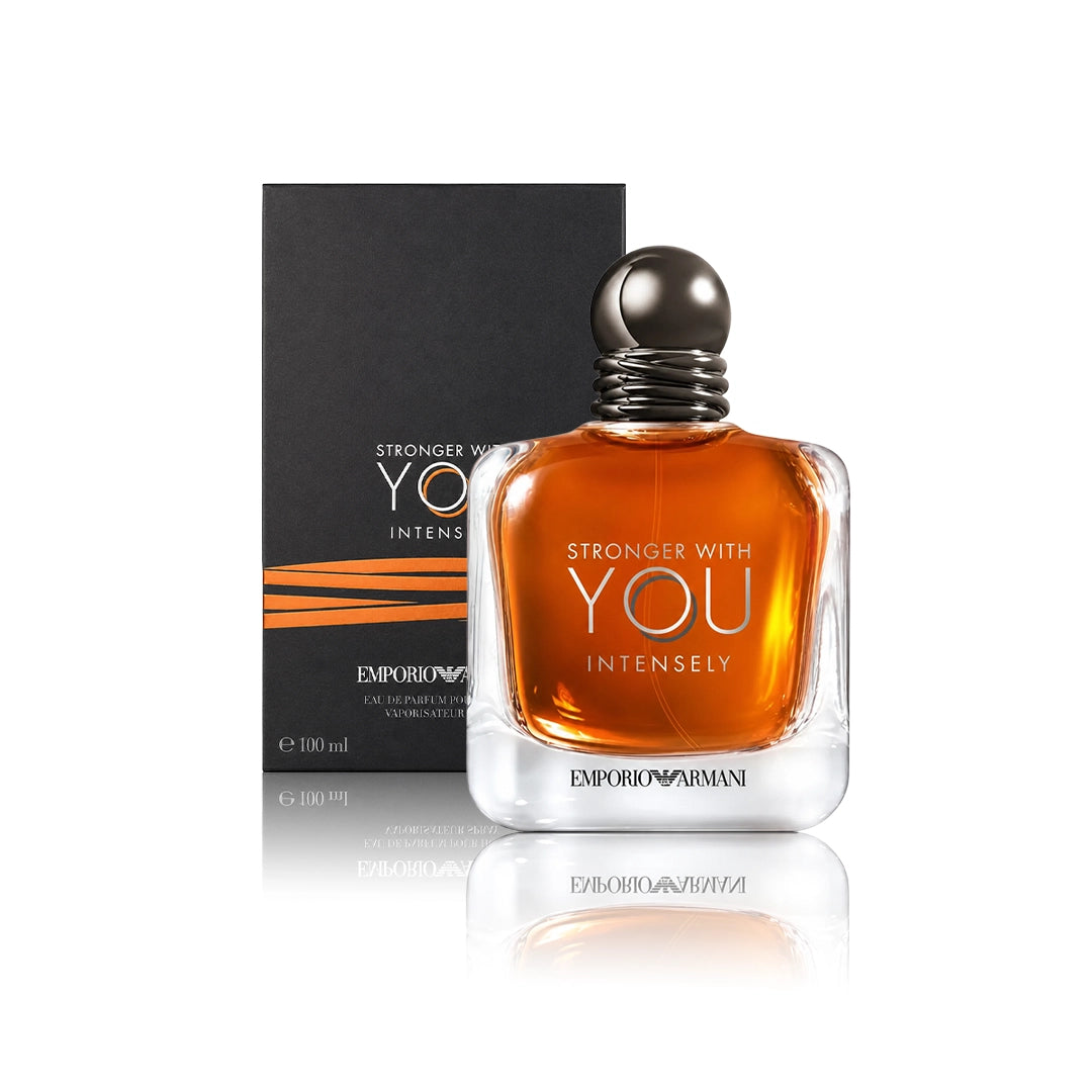 Armani Stronger With You Intensely Eau de Parfum 100 ml Flakon mit Originalverpackung auf weißem Hintergrund