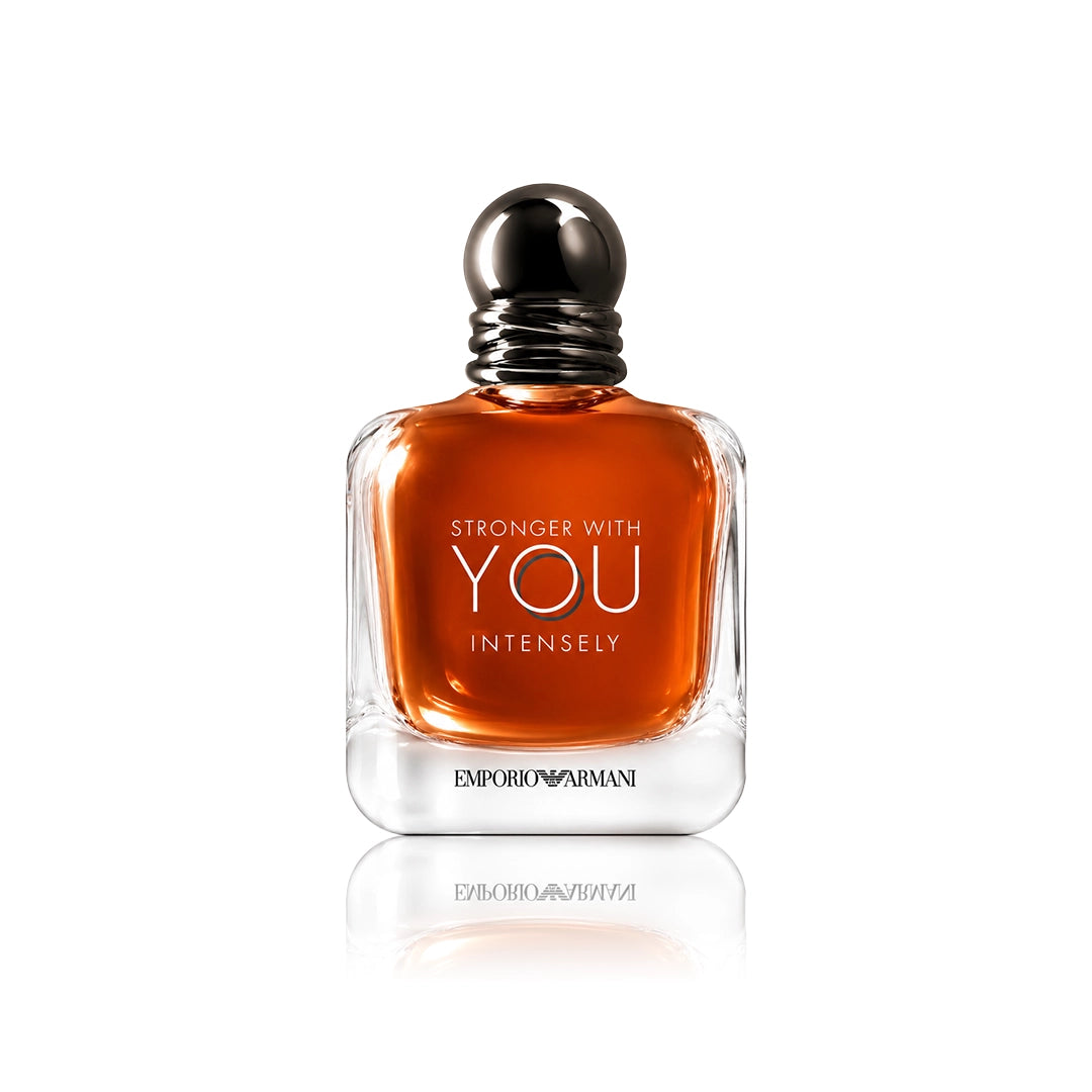 Armani Stronger With You Intensely Eau de Parfum 50 ml Flakon auf weißem Hintergrund