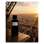 Brecourt Ambre Noir Eau de Parfum Flakon auf weißem Hintergrund.