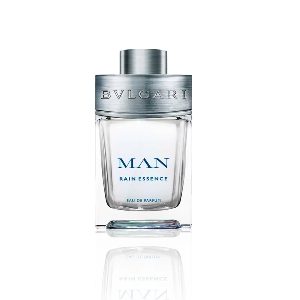 Bvlgari Man Rain Essence Eau de Parfum Flakon auf weißem Hintergrund