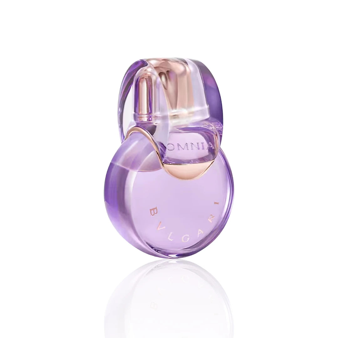 Bvlgari Omnia Amethyste Eau de Toilette 50 ml Flakon auf weißem Hintergrund