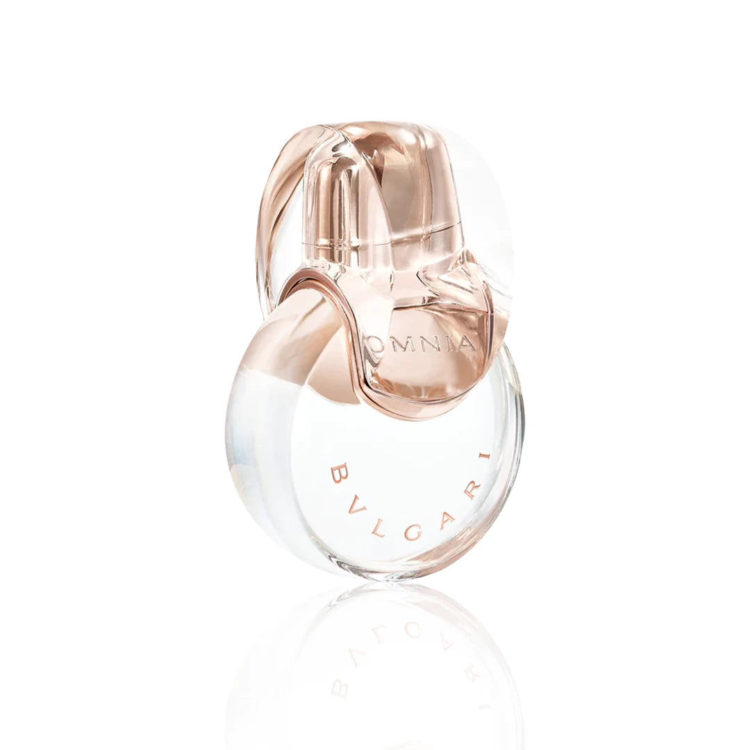 Bvlgari Omnia Crystalline Eau de Toilette 50 ml Flakon auf weißem Hintergrund