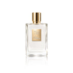 By Kilian Woman in Gold Eau de Parfum 50 ml Flakon auf weißem Hintergrund