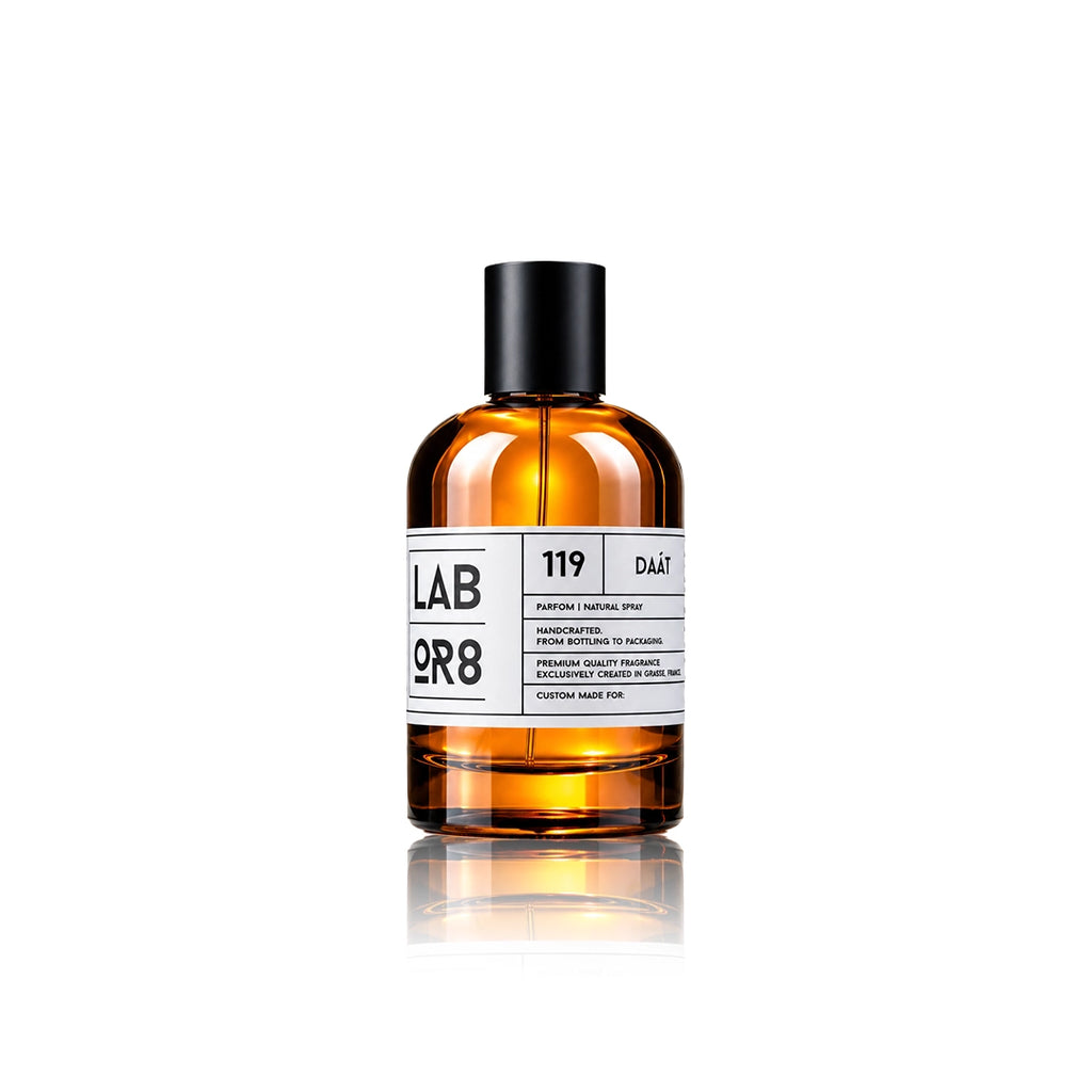LABOR8 DA AT 119 Eau de Parfum 30 ml Flakon auf weißem Hintergrund
