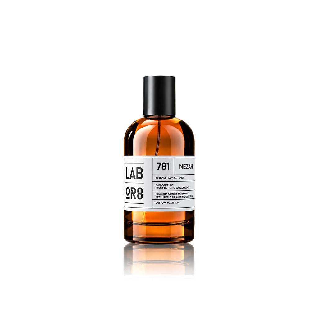 LABOR8 NEZAH 781 Eau de Parfum 30 ml Flakon auf weißem Hintergrund
