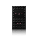 Valentino Uomo Born in Roma Eau de Toilette 50 ml mit Originalverpackung auf weißem Hintergrund